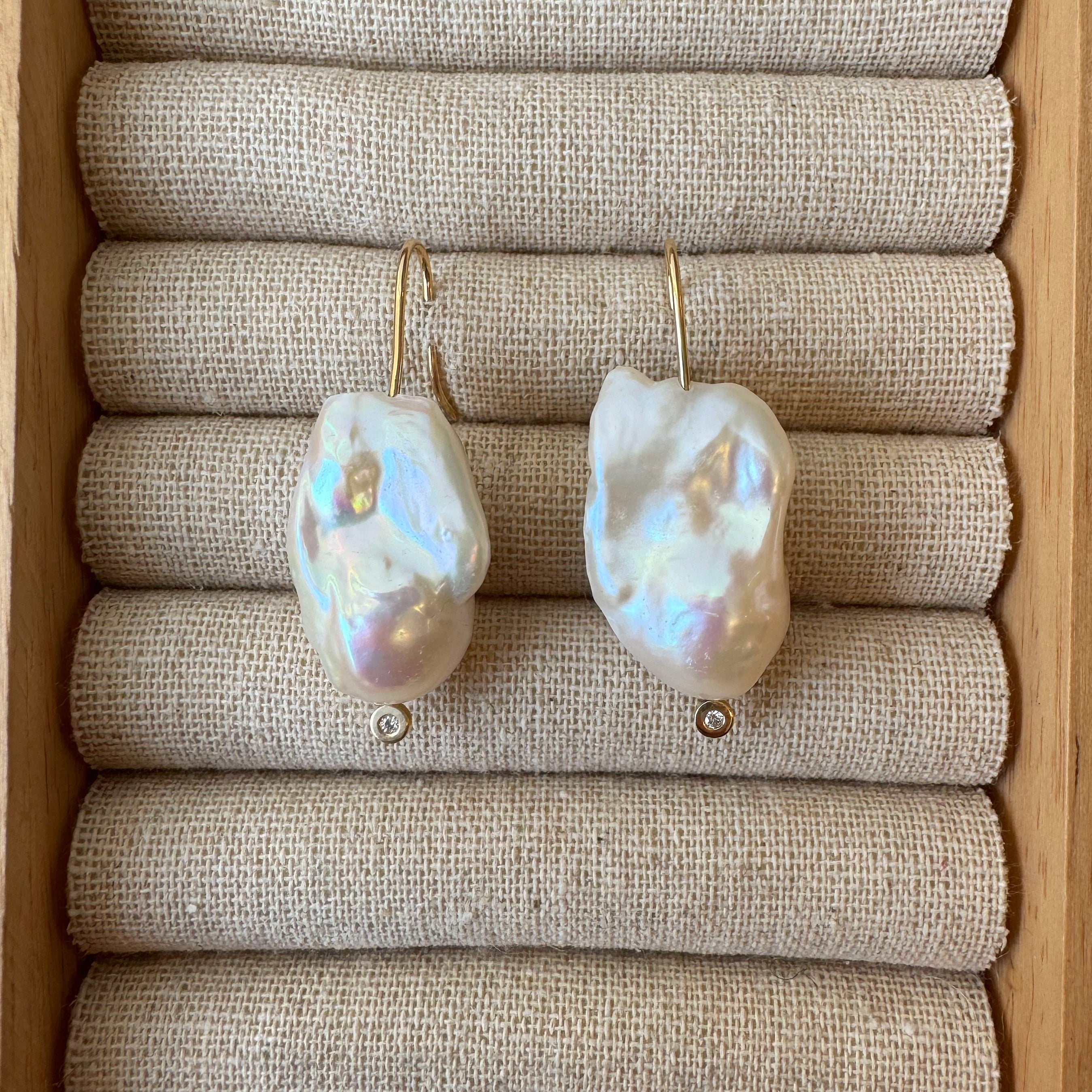 Ferskvandsperler med 0,04 ct. brillant i 14 kt. rødguld