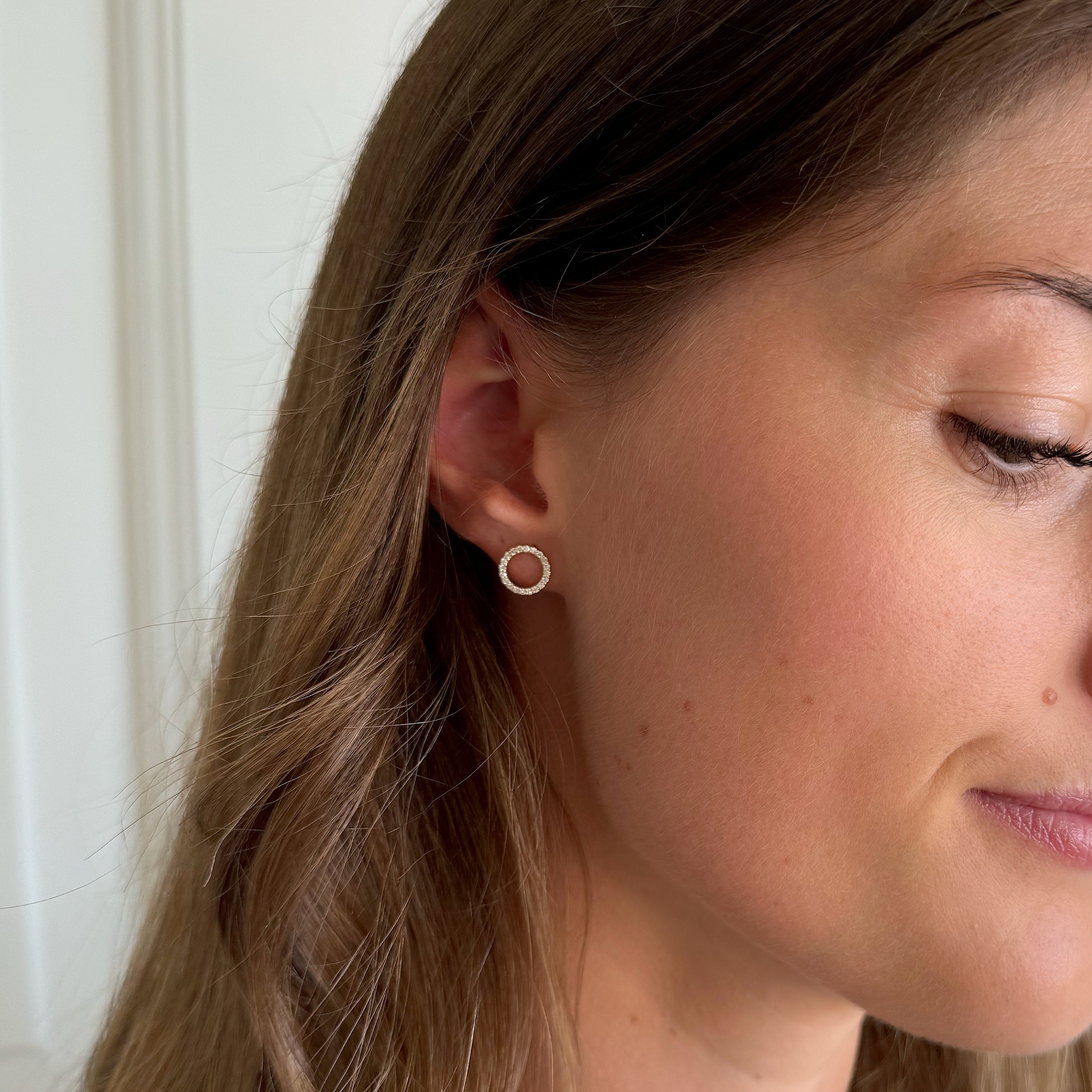 Cirkel ørestikkere med 0,24 ct. brillanter