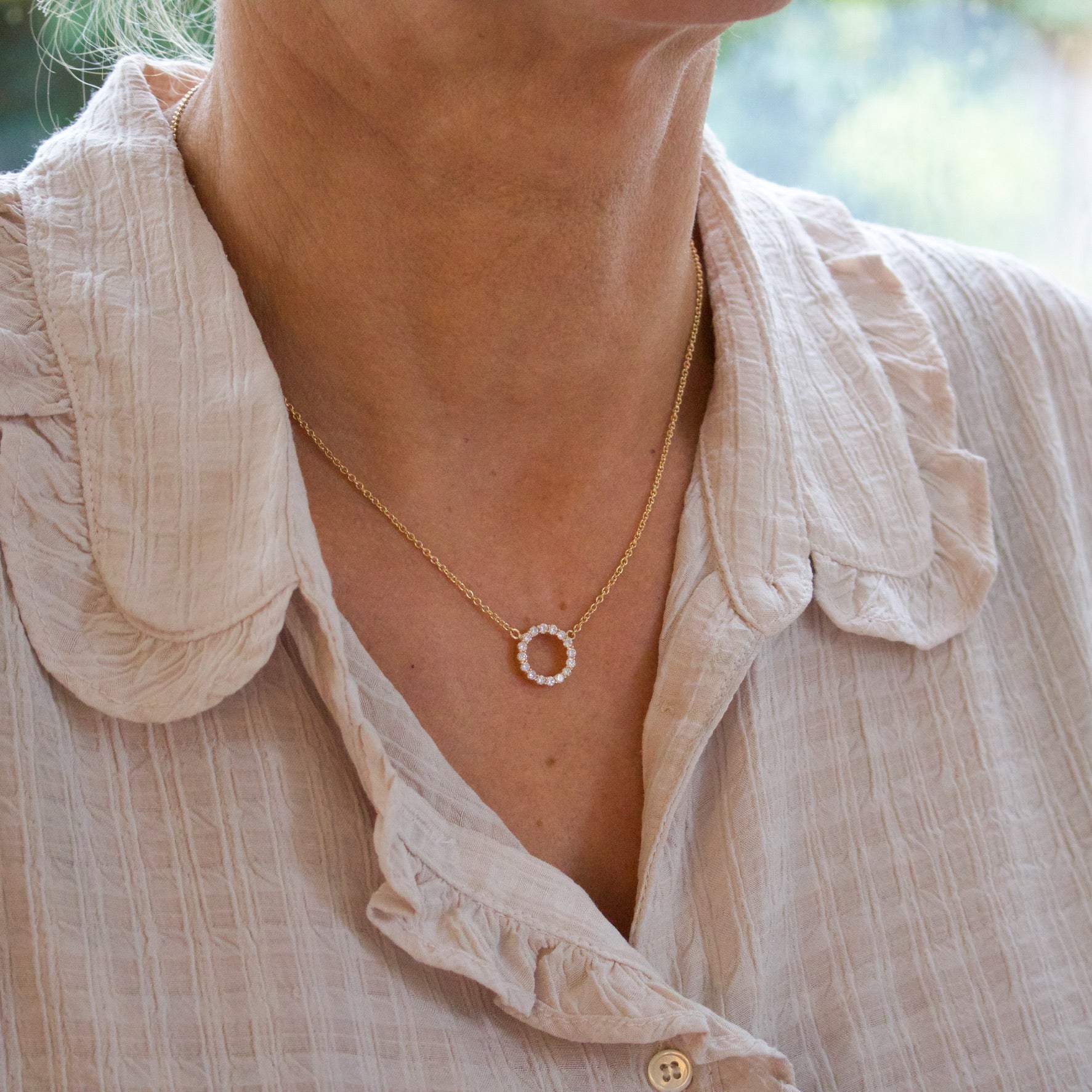 Cirkel halskæde med 0,45 ct. brillanter