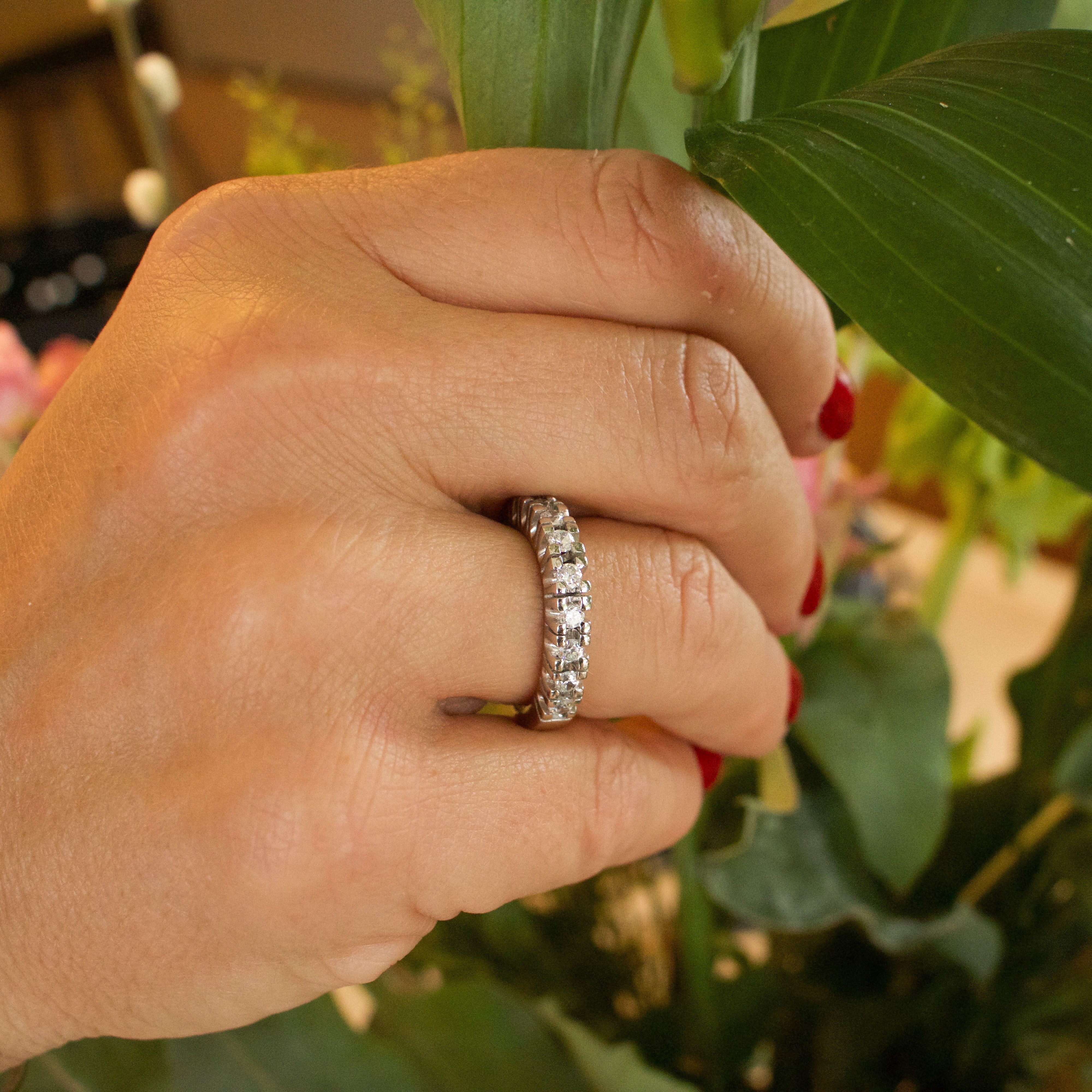 Alliancering med 9 stk. 0,03 ct. brillanter