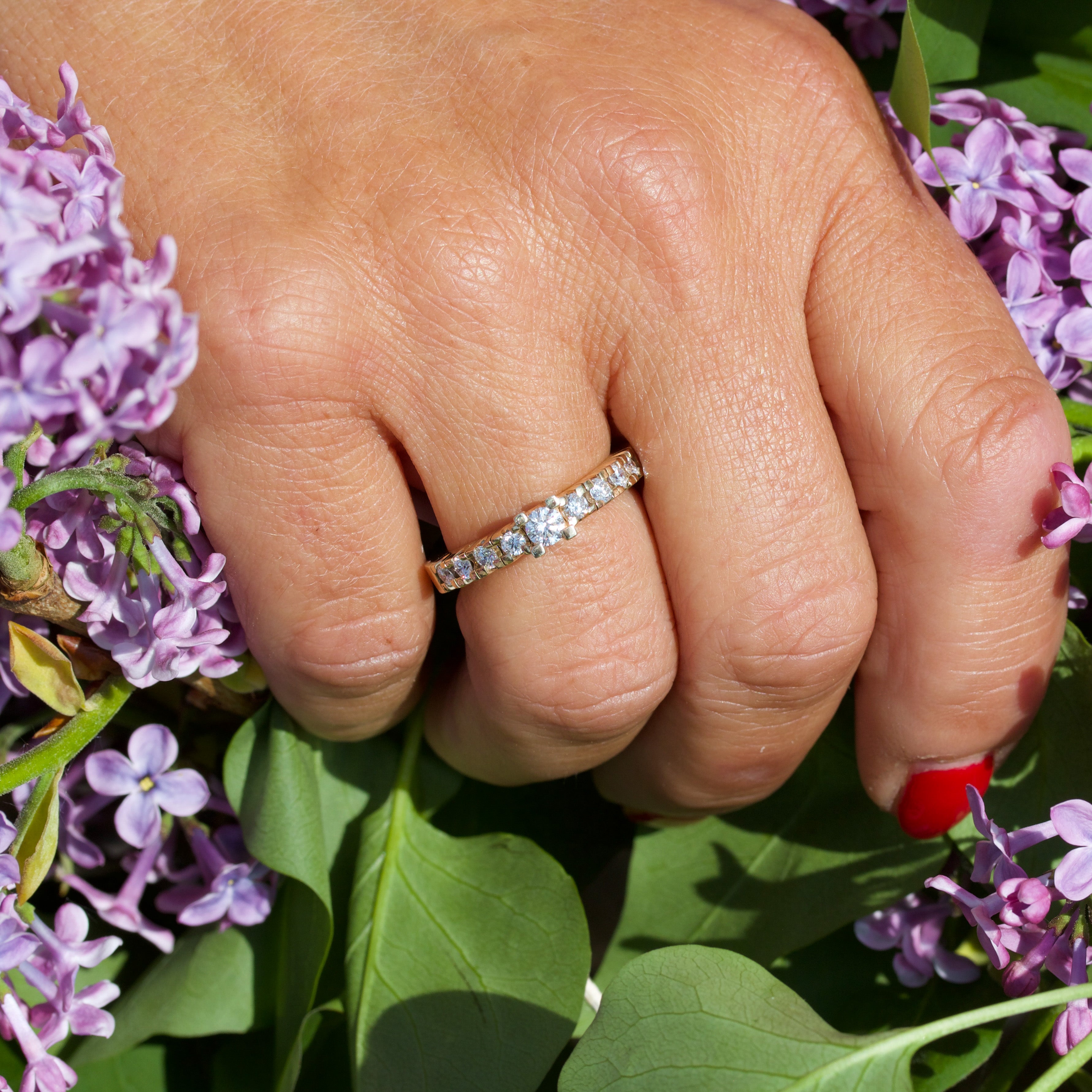 Alliancering med 0,05 ct. brillant i midten