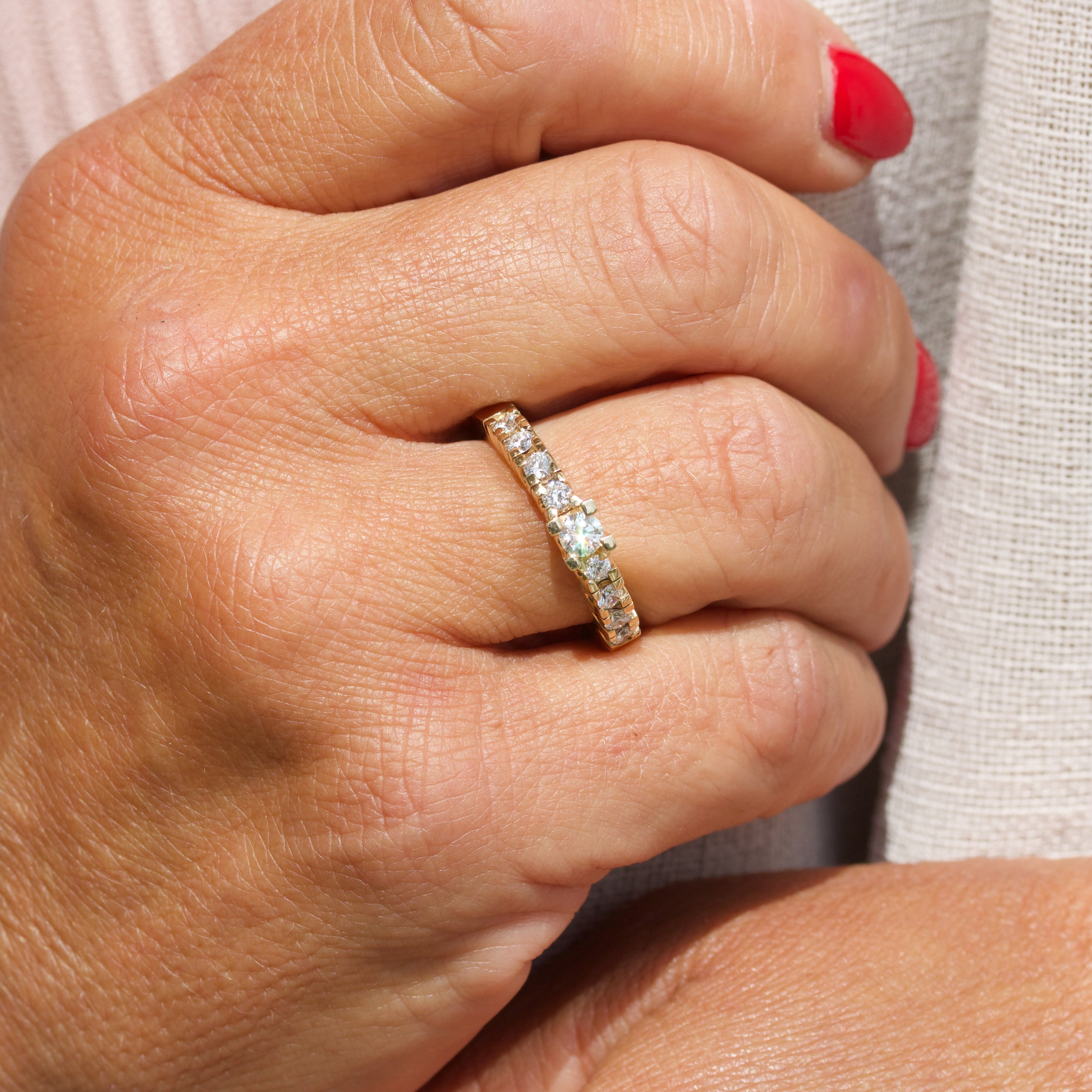 Alliancering med 0,10 ct. brillant i midten