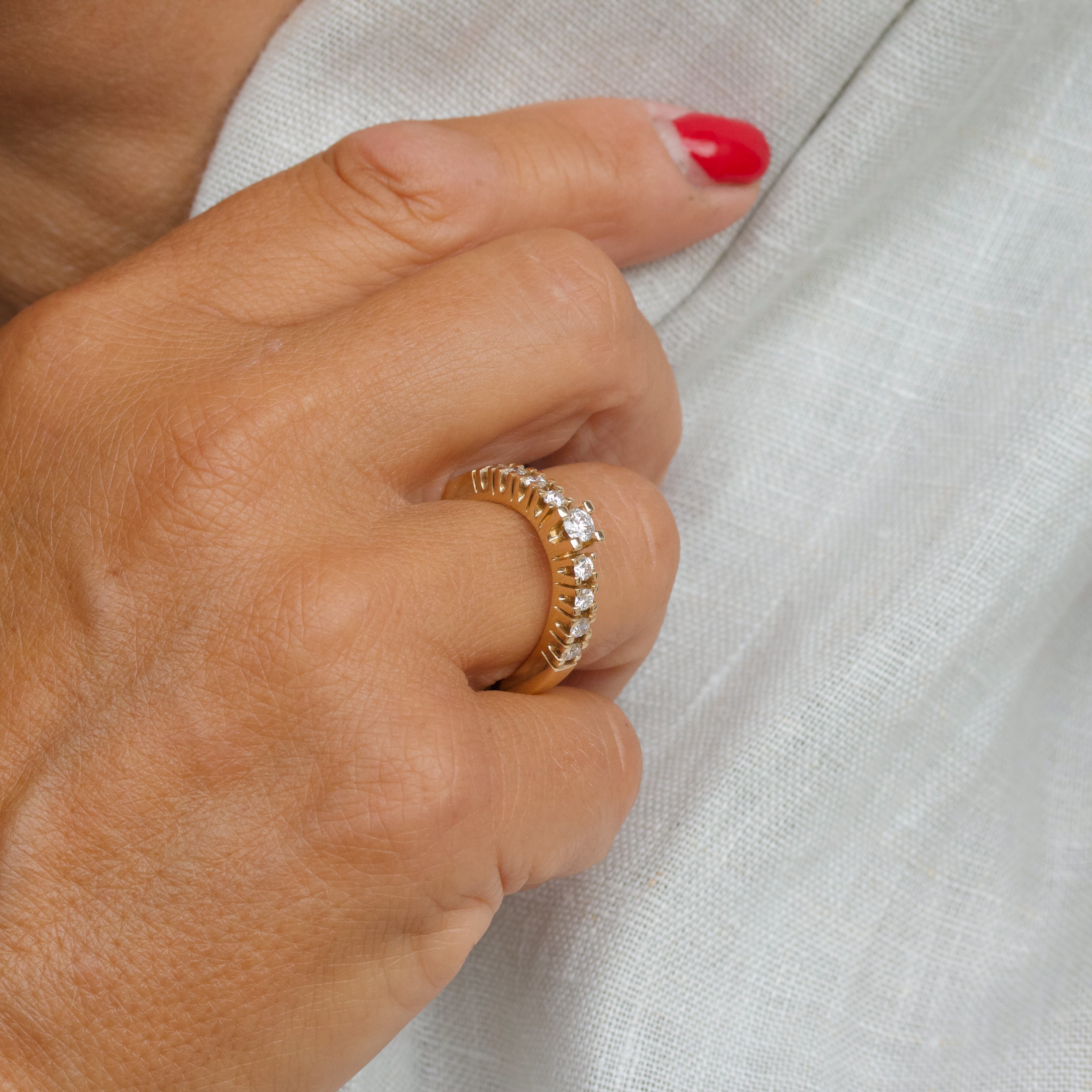 Alliancering med 0,05 ct. brillant i midten