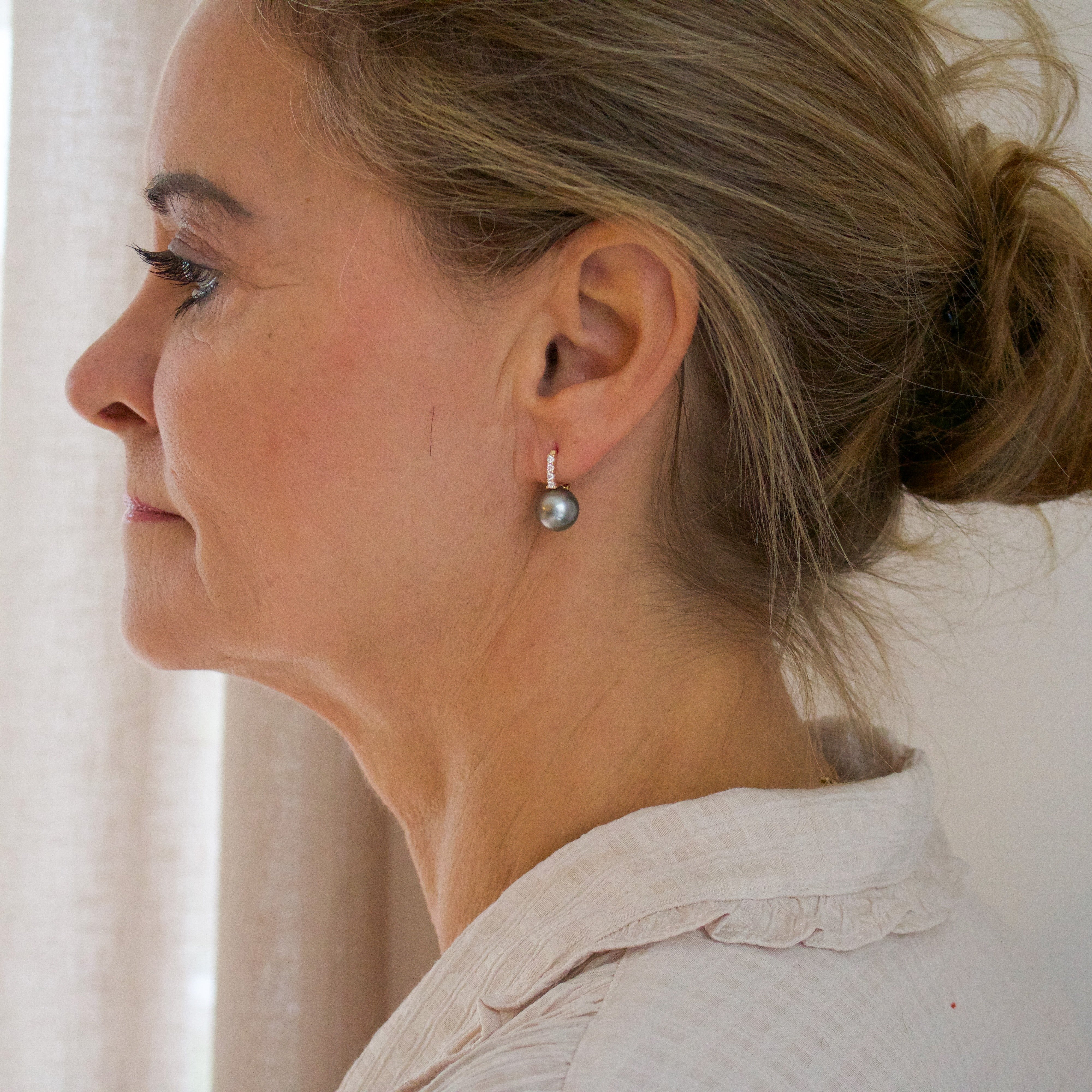 Øreringe med 0,16 ct. brillanter og tahitiperler