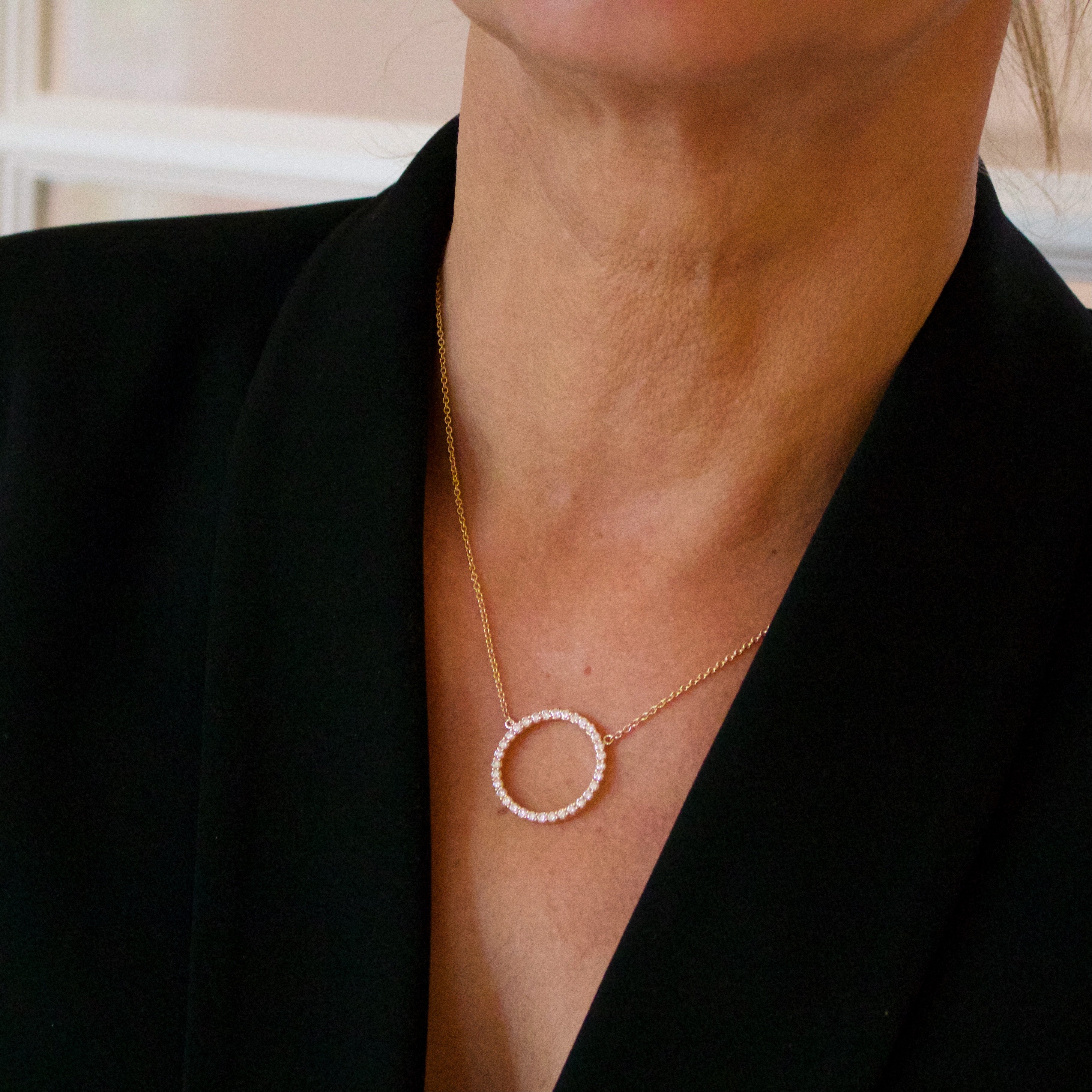 Cirkel halskæde med 1,00 ct. brillanter